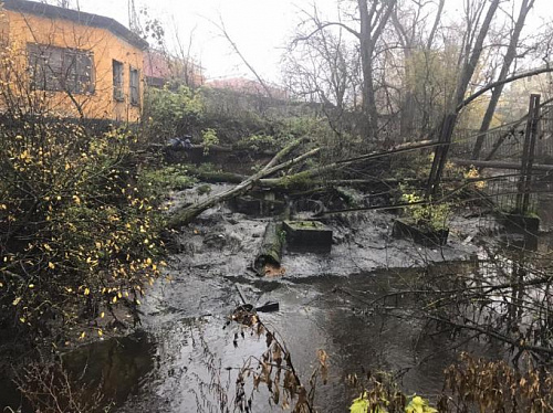 За сброс неочищенных стоков в реку Святка МУП «Водоканал Кировского района» ждет штраф